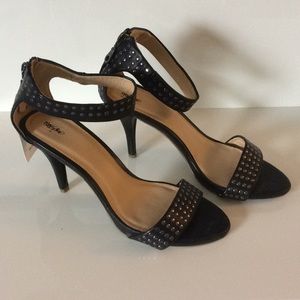 NWT Strappy stiletto sandals 💜